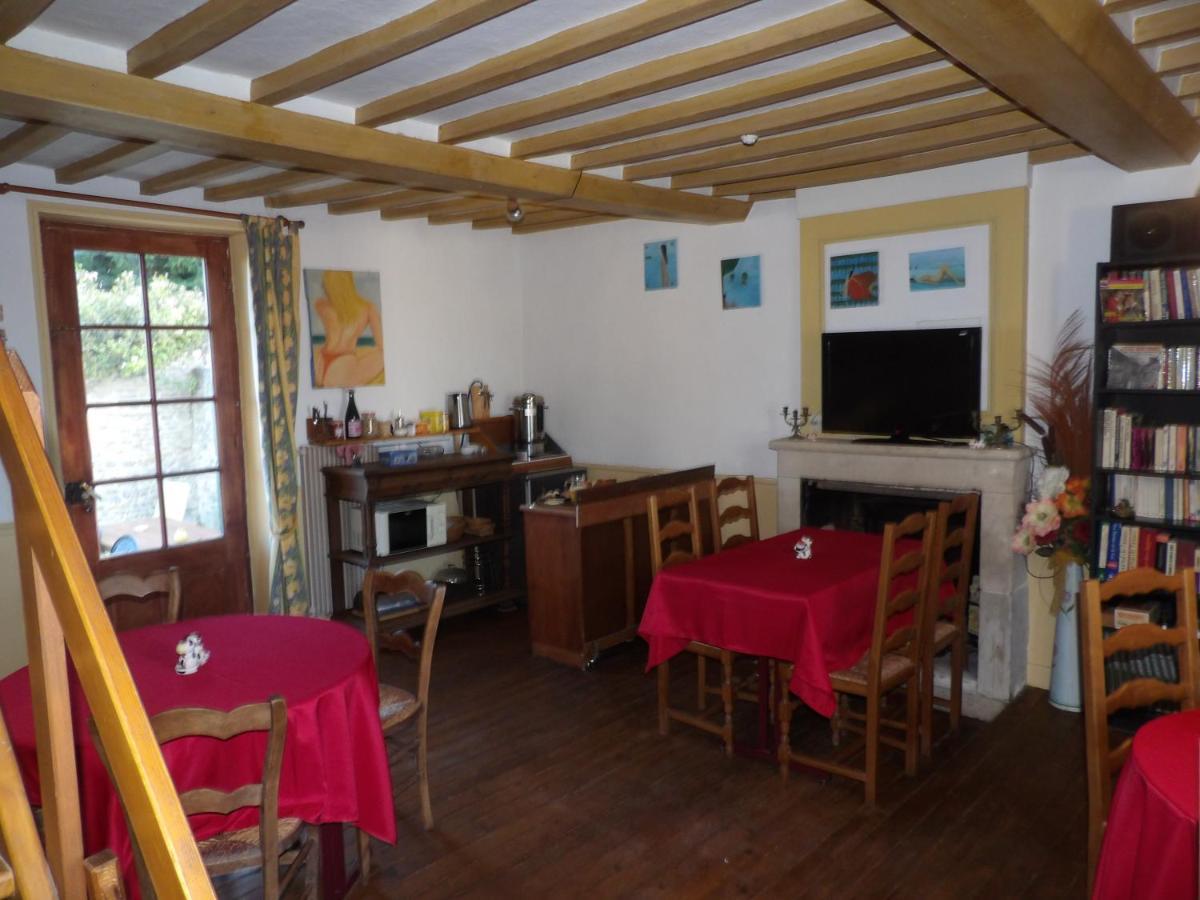 Chambres Et Tables D'Hotes A L'Auberge Touristique Meuvaines Exterior photo