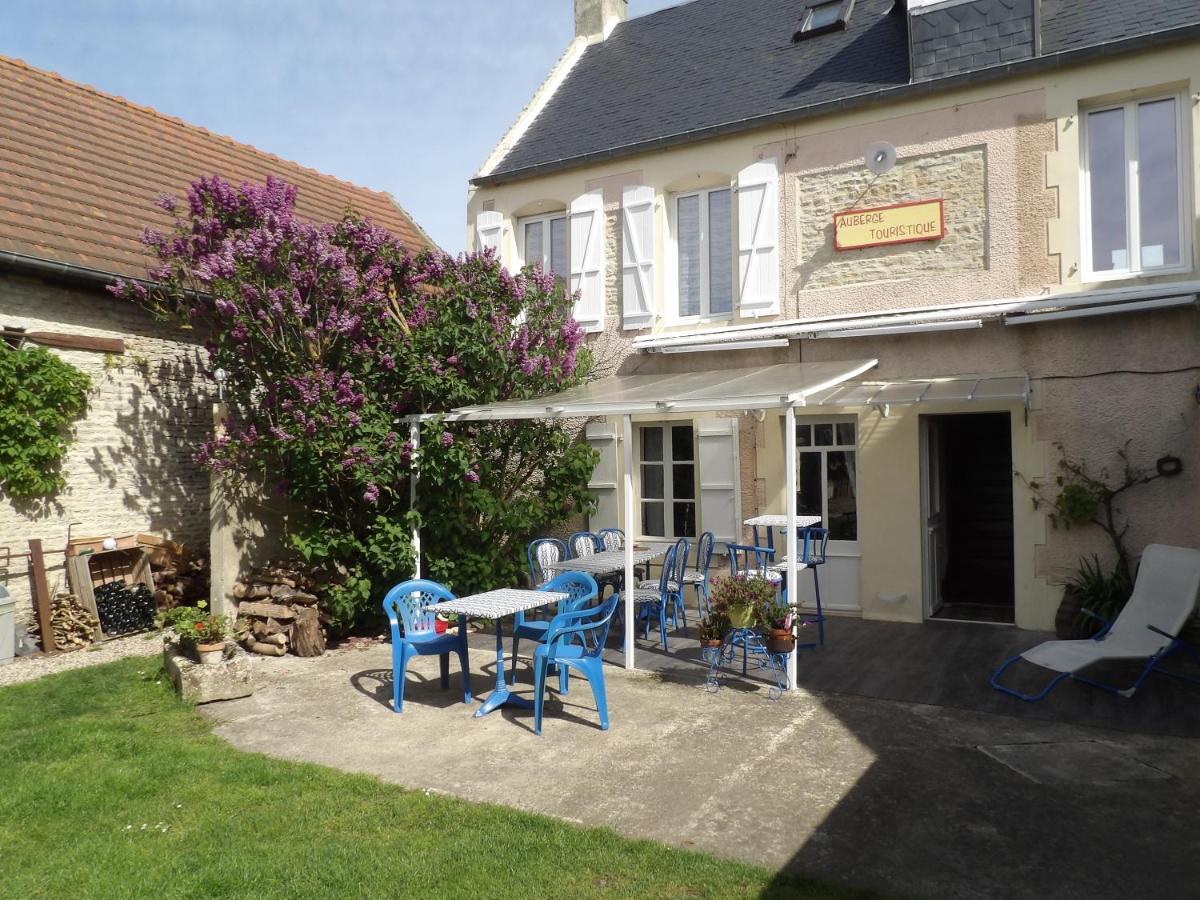Chambres Et Tables D'Hotes A L'Auberge Touristique Meuvaines Exterior photo