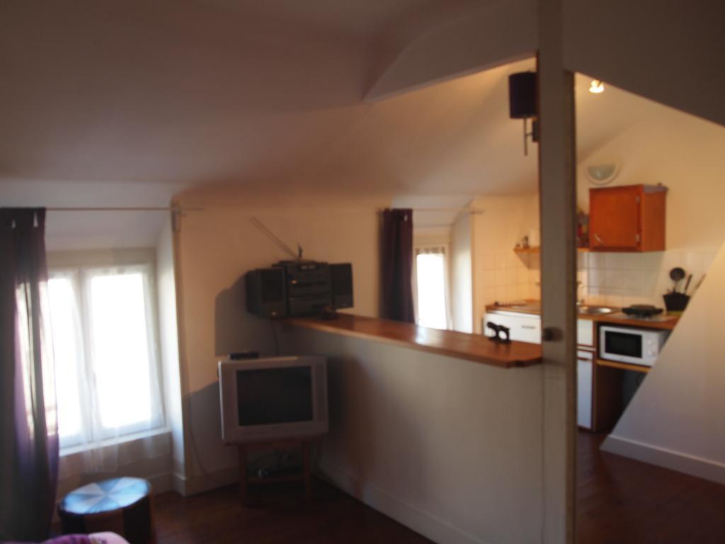 Chambres Et Tables D'Hotes A L'Auberge Touristique Meuvaines Exterior photo