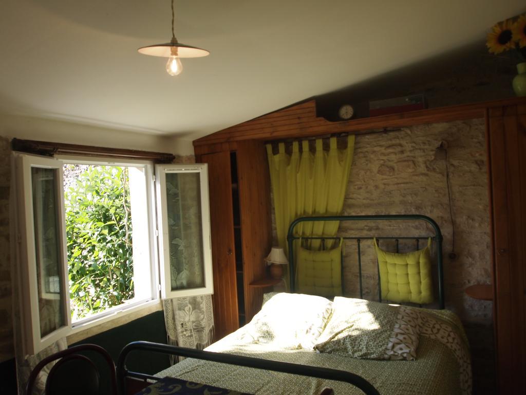 Chambres Et Tables D'Hotes A L'Auberge Touristique Meuvaines Exterior photo